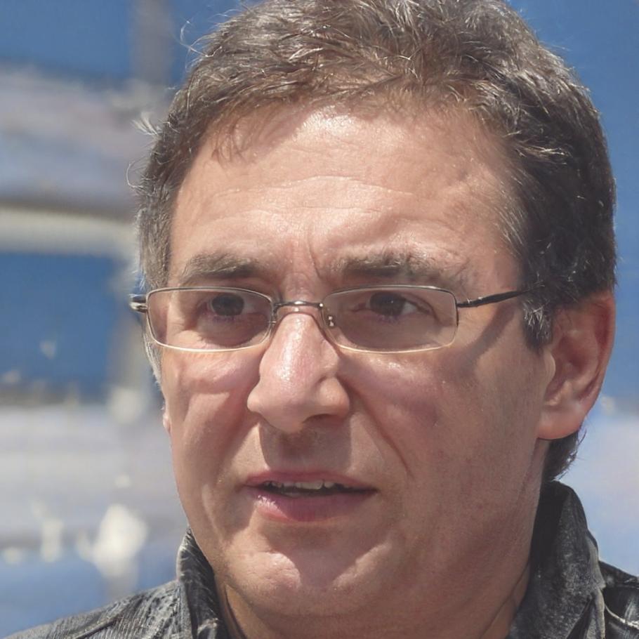 Óscar Santamaría, Director Financiero